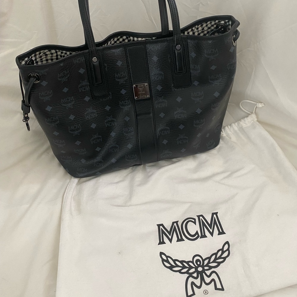 Reversible MCM tote without the clutch!